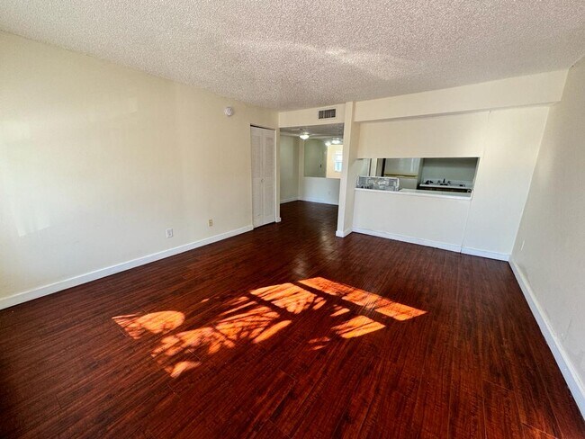 Foto del edificio - 7650 Forest City Rd