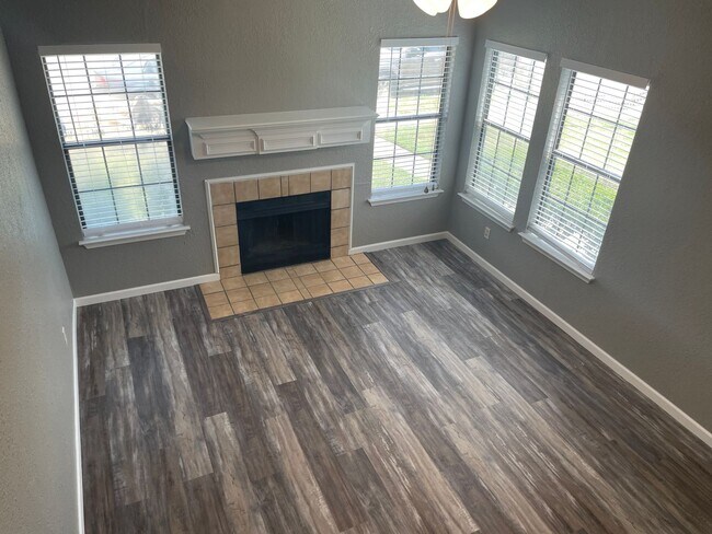 Building Photo - Balch Springs  2-Story Tudor