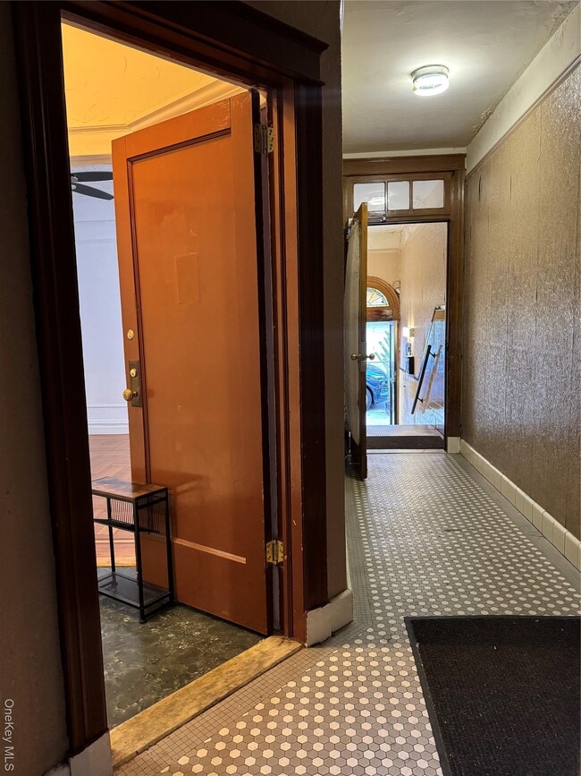 Foto del edificio - 1359 Ellison Ave