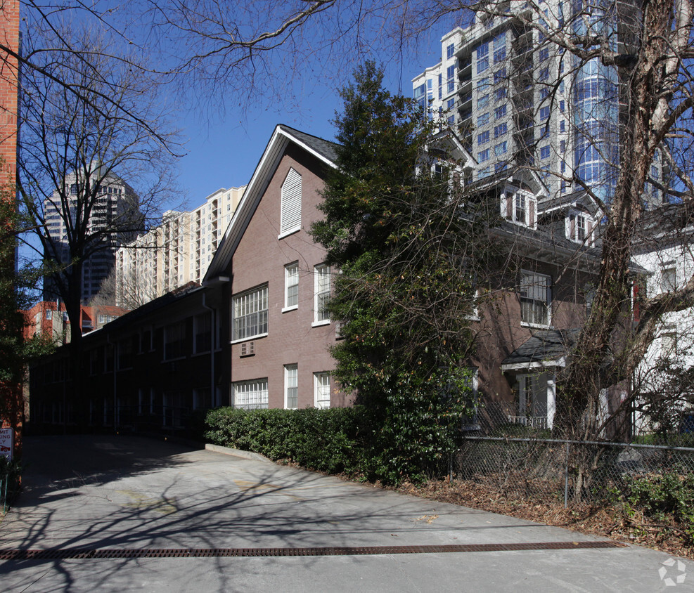 Primary Photo - Parkside Apartments