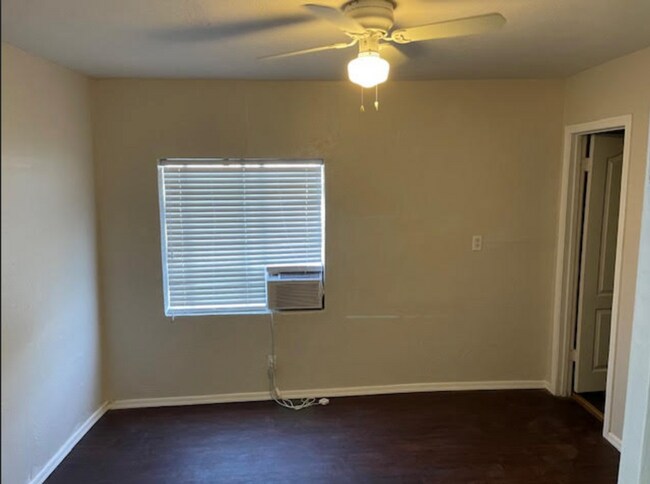 Foto del edificio - OPEN HOUSE WEDNESDAY AUGUST 6TH FROM 2PM T...