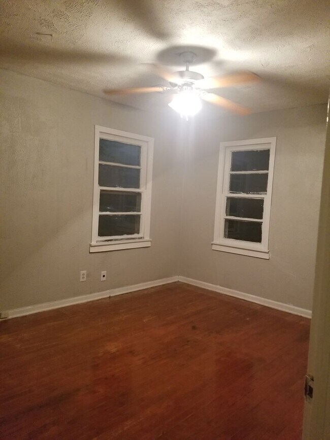 Foto del edificio - 3 Bed 1 bath