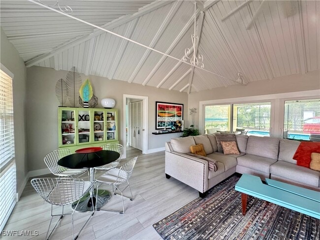 Building Photo - 1249 Fruitland Ave