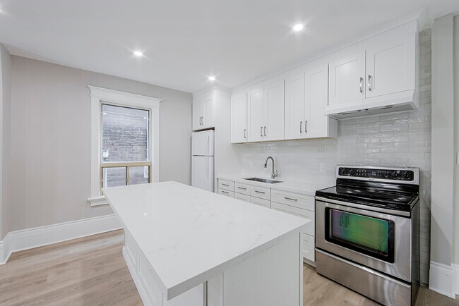 Building Photo - 25 Sandford Ave