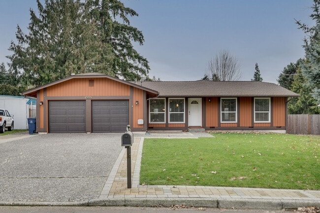 Foto del edificio - Kirkland Rambler with Amazing Back Yard!