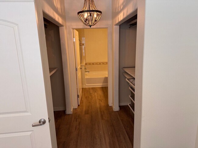 Foto del edificio - Spacious 1BR Condo in Broomfield