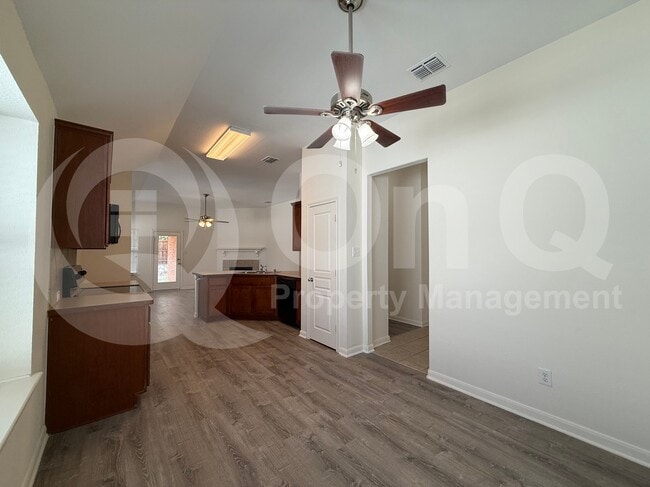 Foto del edificio - 2716 Watercress Dr