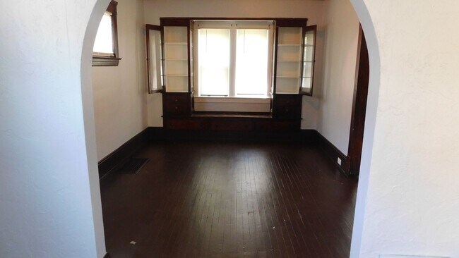 Foto del edificio - 3 Bed 1 Bath Colonial