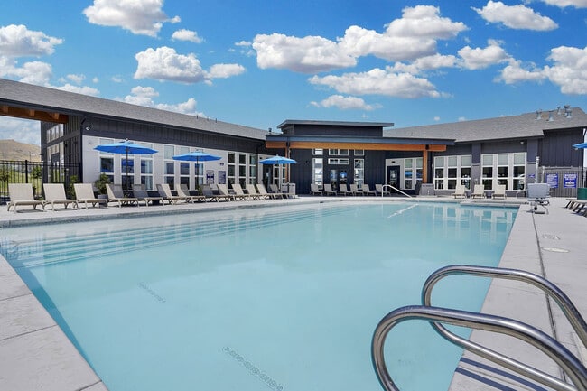 RESORT STYLE POOL | Valley View Apartments - Valley View