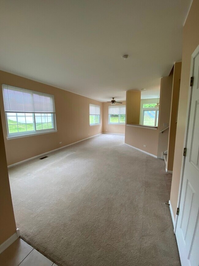 Building Photo - 3080 Autumn Lake Dr