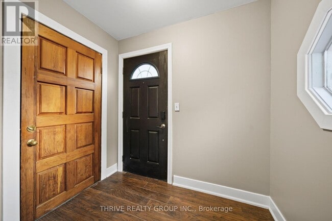 Building Photo - 922 Princess Ave