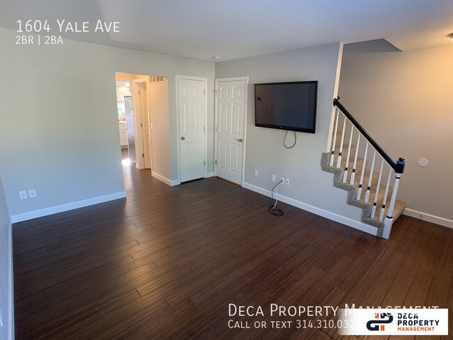 Building Photo - 2 Bedroom Townhouse