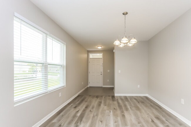 Building Photo - 10540 Whispering Hammock Dr