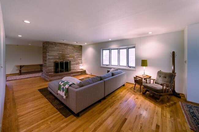 Building Photo - Breathtaking Views in Montecito Heights!