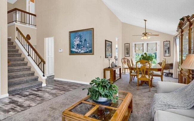 Building Photo - 2915 Sunflower Dr