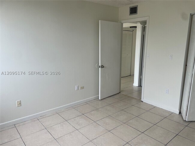 Building Photo - 3601 SW 117th Ct