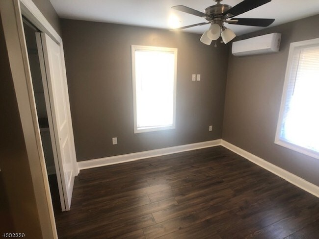 Building Photo - 245 Chestnut St