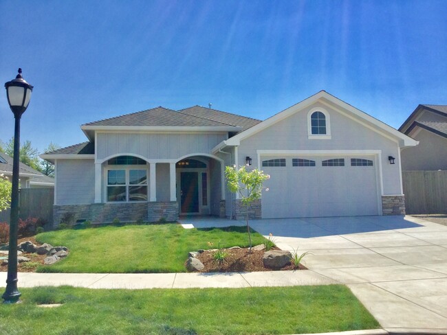 Building Photo - Stunning Newer Build in Stonegate Estates!!