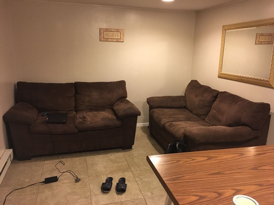 Building Photo - 2 bedroom 1 bath Provo basement apartment