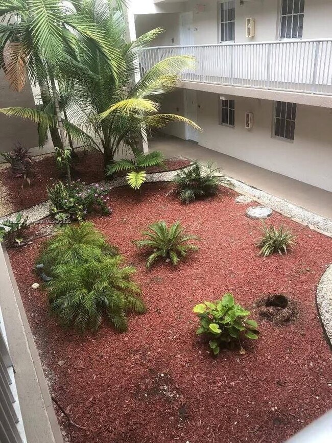 Foto del edificio - 6155 NW 186th St