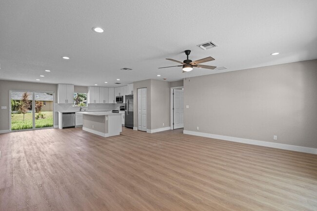 Foto del edificio - 5906 Hickory Dr