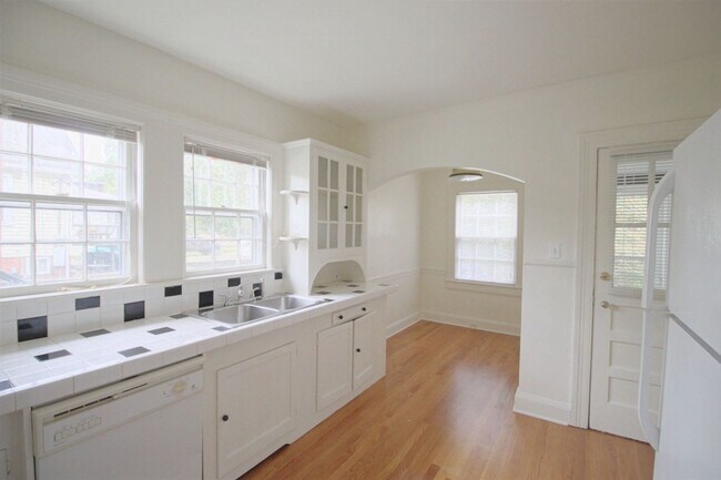 Foto del edificio - Charming 2 Bedroom Duplex in Lakewood!