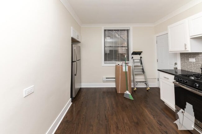 Building Photo - 2 bedroom in Chicago IL 60613