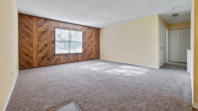 Building Photo - Townhome off Falls of Neuse: Available 6/6