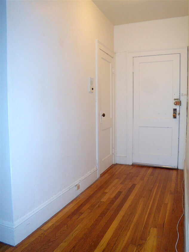 Building Photo - 30 College Ave