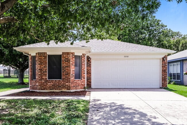 Building Photo - 10501 Shadywood Dr