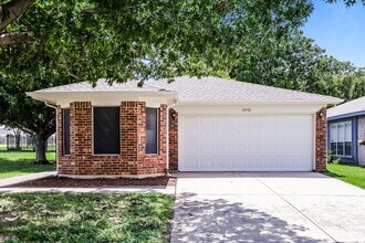 Building Photo - 10501 Shadywood Dr