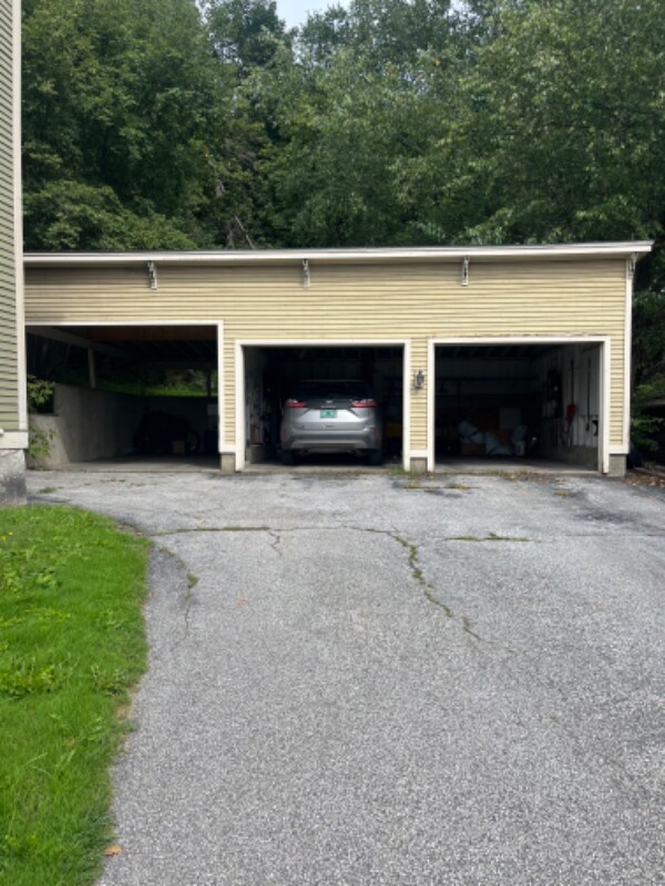 21 Pleasant St Unit Apt 3, Barre, VT 05641 Room for Rent in Barre, VT