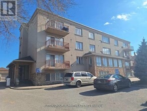 Building Photo - 2615 Keele St