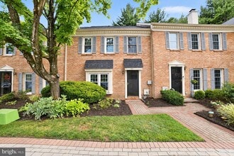 Building Photo - 604 Hillary Ct