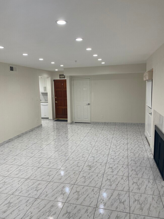 Building Photo - 1137 N Louise St