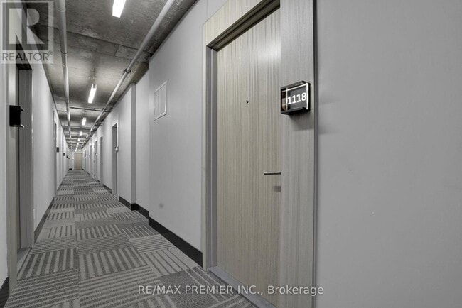 Building Photo - 111 Bathurst St