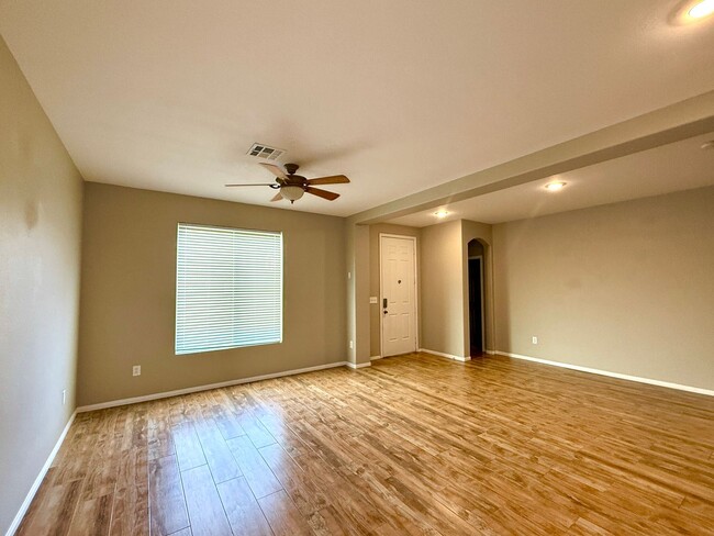 Building Photo - 5 Bedroom home in North Las Vegas with a P...