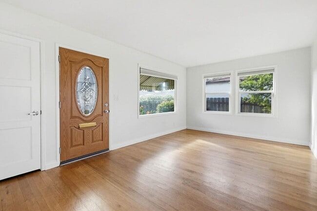 Building Photo - Charming 2 bedroom, 1 bath La Mesa Home Available Now**