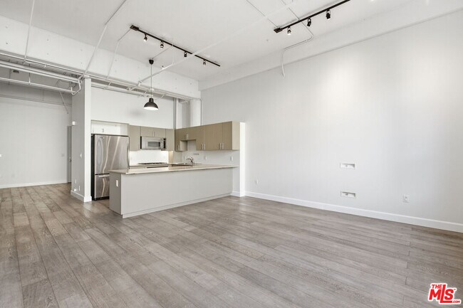 Foto del edificio - 1130 Flower St