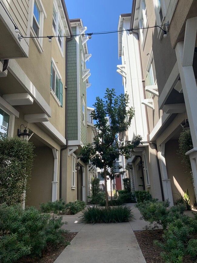 Foto del edificio - Updated 3 Bedroom Townhome in Tustin