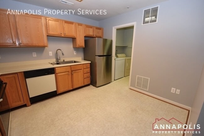 Building Photo - 2615 Compass Dr