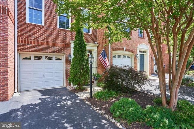 Building Photo - 13011 Park Crescent Cir