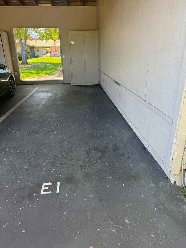 Foto del edificio - 300 Shafer Ln