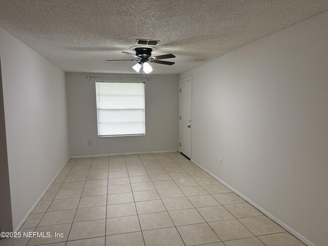 Building Photo - 2650 Sunrise Village Dr