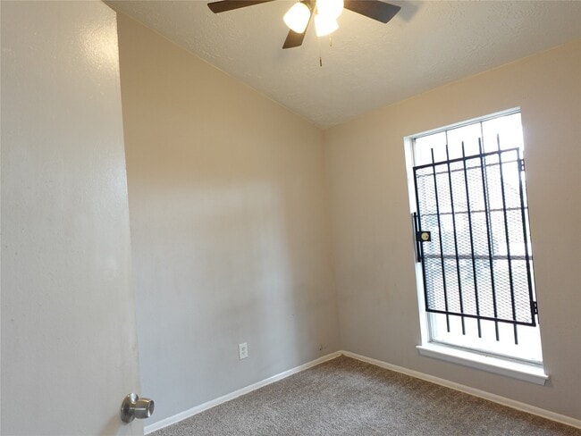 Building Photo - 10811 Thorncliff Dr