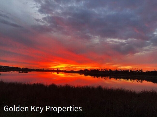 Foto del edificio - Waterfront Condo on the Buena Vista Lagoon - 5 mins from Carlsbad Village!