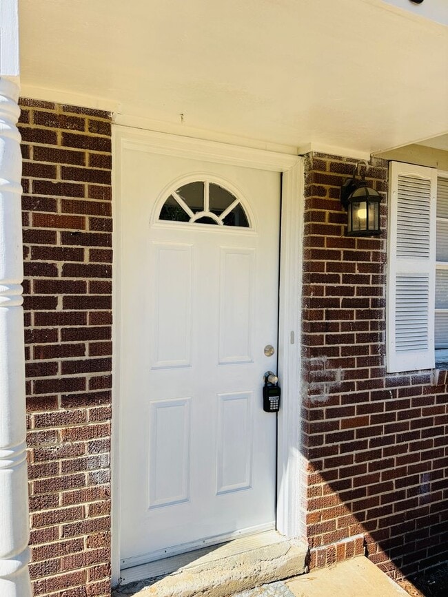 Foto del edificio - Charming 3-Bedroom Corner Lot Home!