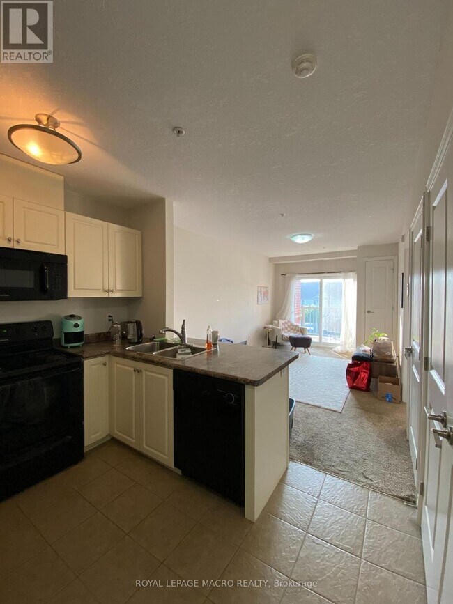 Photo du bâtiment - 3200-3200 Hamilton Regional Rd 56