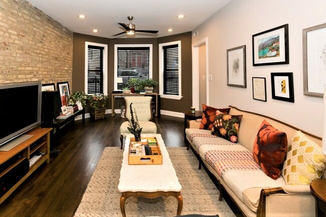 Foto del edificio - 2029 N Hoyne Ave