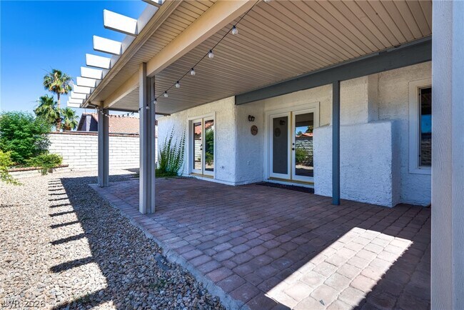 Building Photo - 2504 Sidonia Ave